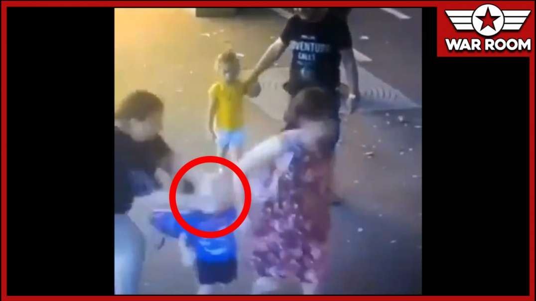 Shock Video- Woman Attempts To Murder 3 Year Old In The Middle Of The Street